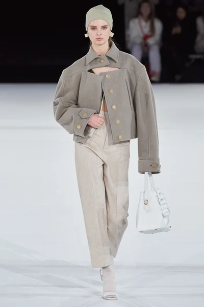 Look 18